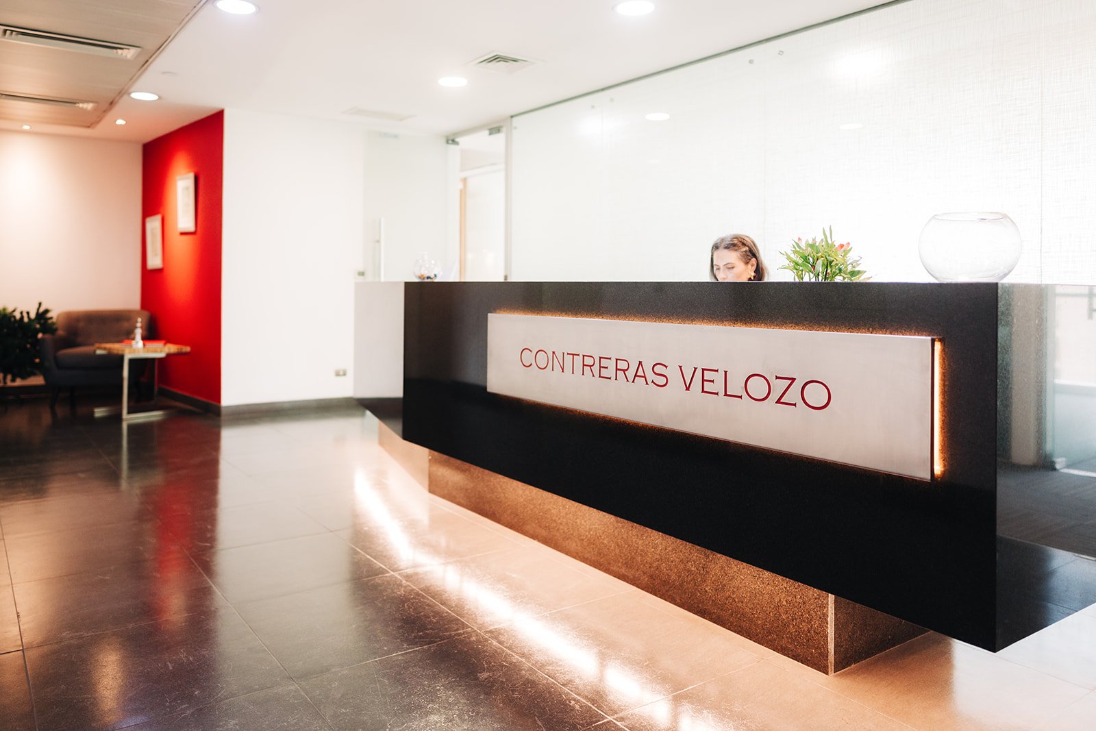 COVEL Renueva su Sitio Web Celebrando una Década de Excelencia Legal